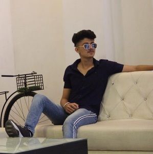 Meet your Posher, Devanshu